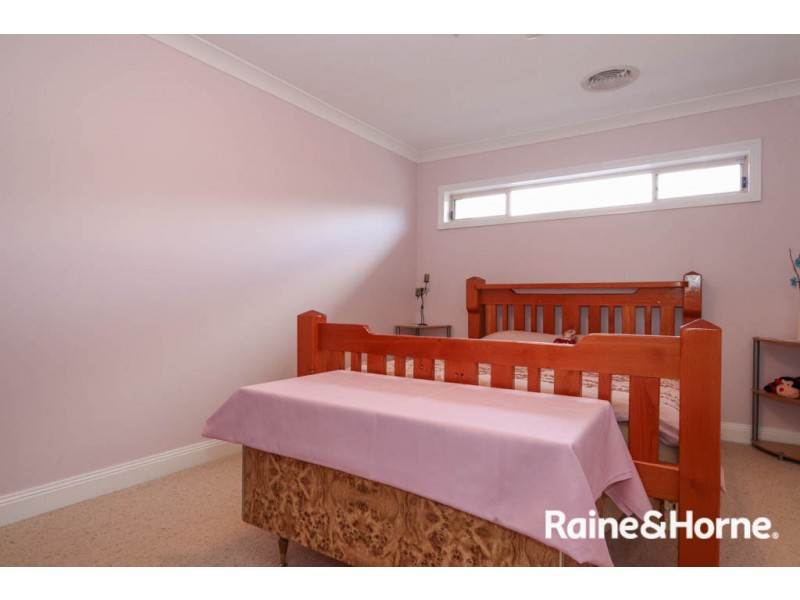 35 Kurumben Place, West Bathurst NSW 2795