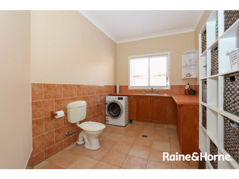 35 Kurumben Place, West Bathurst NSW 2795