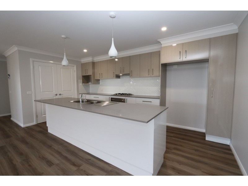 87 Wentworth Dr, Bathurst NSW 2795