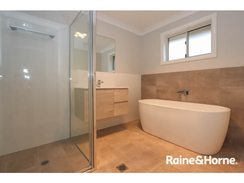 87 Wentworth Dr, Bathurst NSW 2795