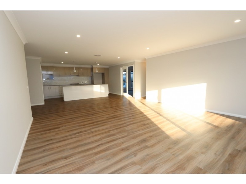 87 Wentworth Dr, Bathurst NSW 2795