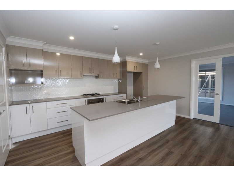 87 Wentworth Dr, Bathurst NSW 2795