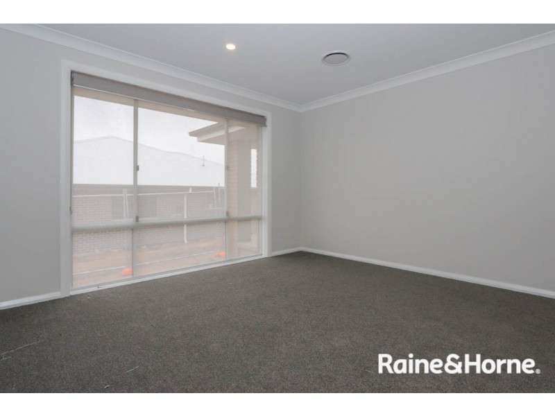 87 Wentworth Dr, Bathurst NSW 2795