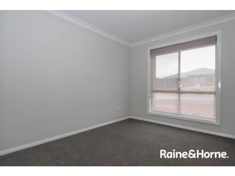 87 Wentworth Dr, Bathurst NSW 2795