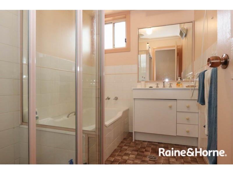 259 and 259a Bentinck Street, Bathurst NSW 2795