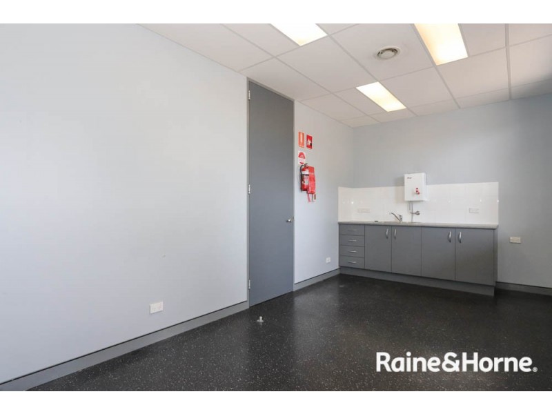 Unit 3 / 6 Irving Place, Bathurst NSW 2795