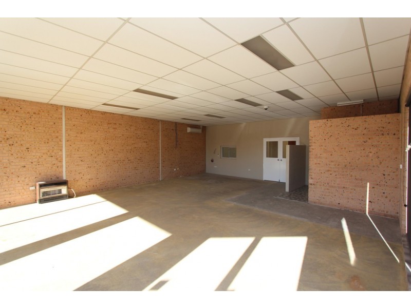 Front 112 Durham Street, Bathurst NSW 2795