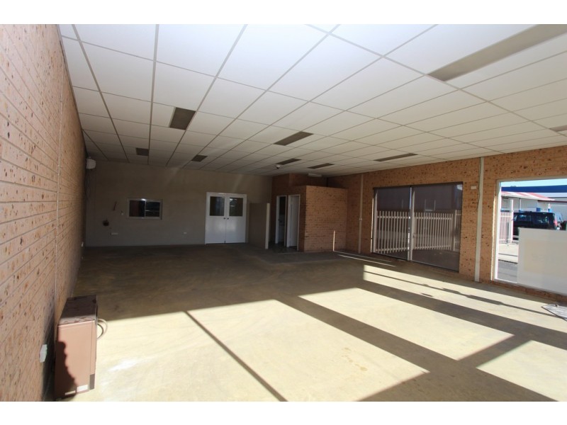 Front 112 Durham Street, Bathurst NSW 2795