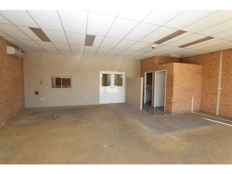 Front 112 Durham Street, Bathurst NSW 2795