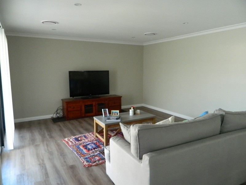 4 Coates Drive, Bathurst NSW 2795