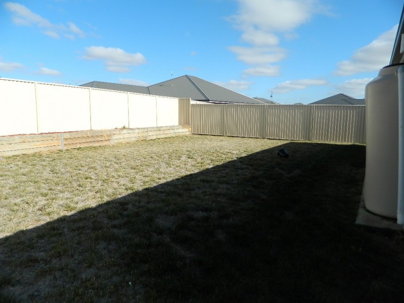 4 Coates Drive, Bathurst NSW 2795