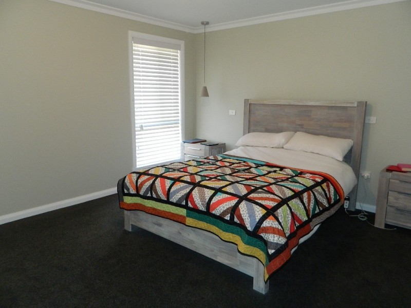 4 Coates Drive, Bathurst NSW 2795