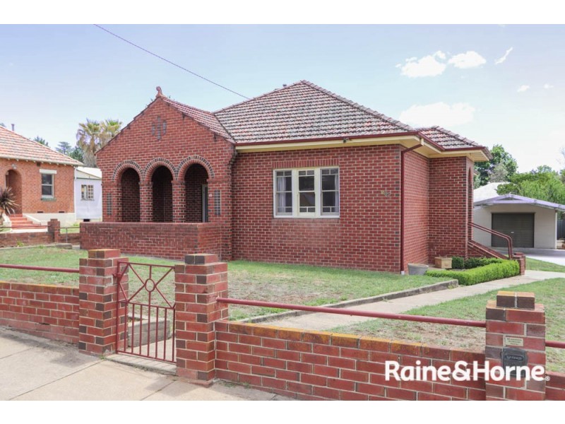 299 Stewart Street, Bathurst NSW 2795