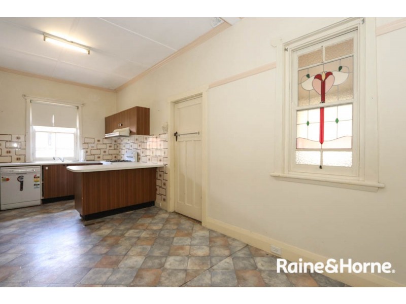 299 Stewart Street, Bathurst NSW 2795