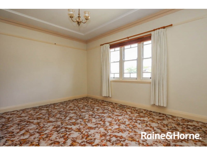 299 Stewart Street, Bathurst NSW 2795