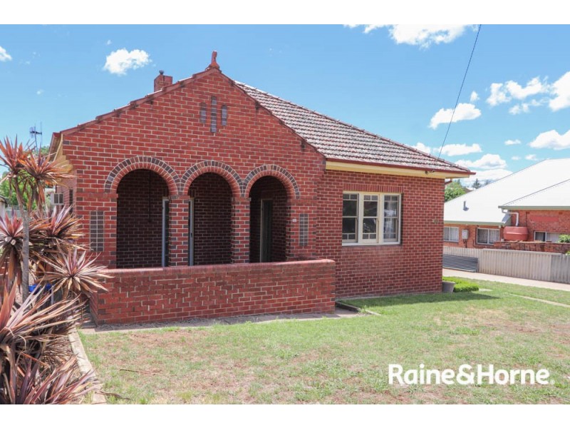 299 Stewart Street, Bathurst NSW 2795
