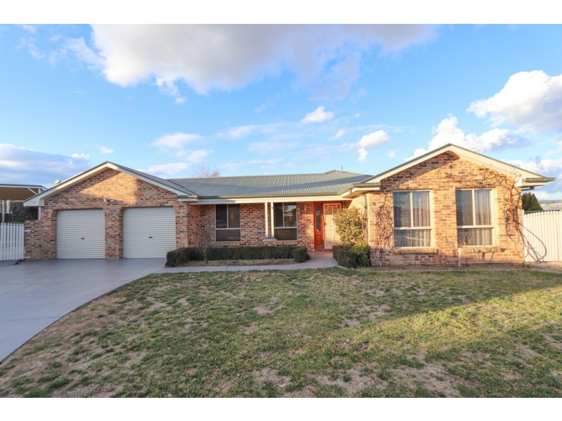9 Fuller Retreat, Bathurst NSW 2795