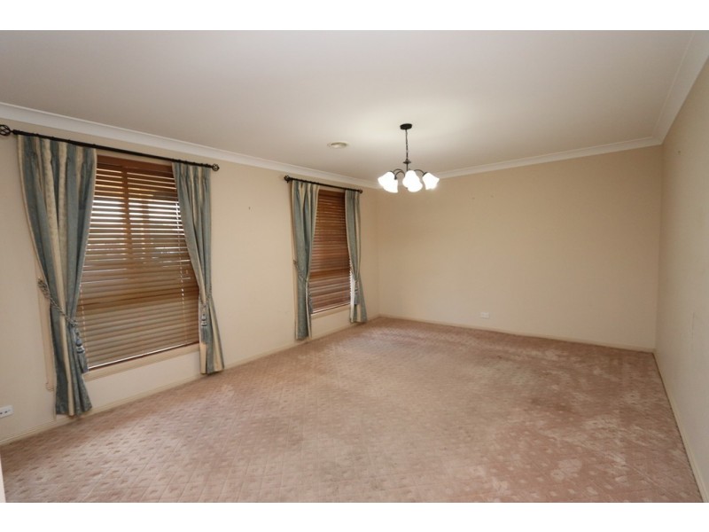 9 Fuller Retreat, Bathurst NSW 2795