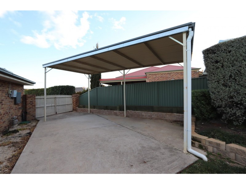 9 Fuller Retreat, Bathurst NSW 2795