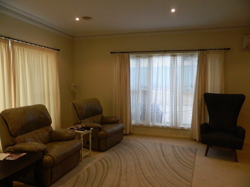 9 Cypress Cres, Bathurst NSW 2795