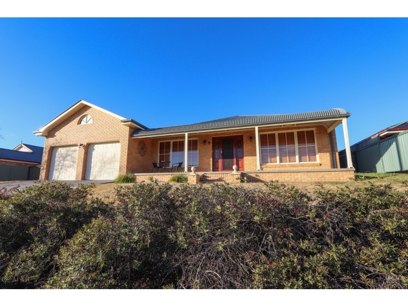 9 Cypress Cres, Bathurst NSW 2795