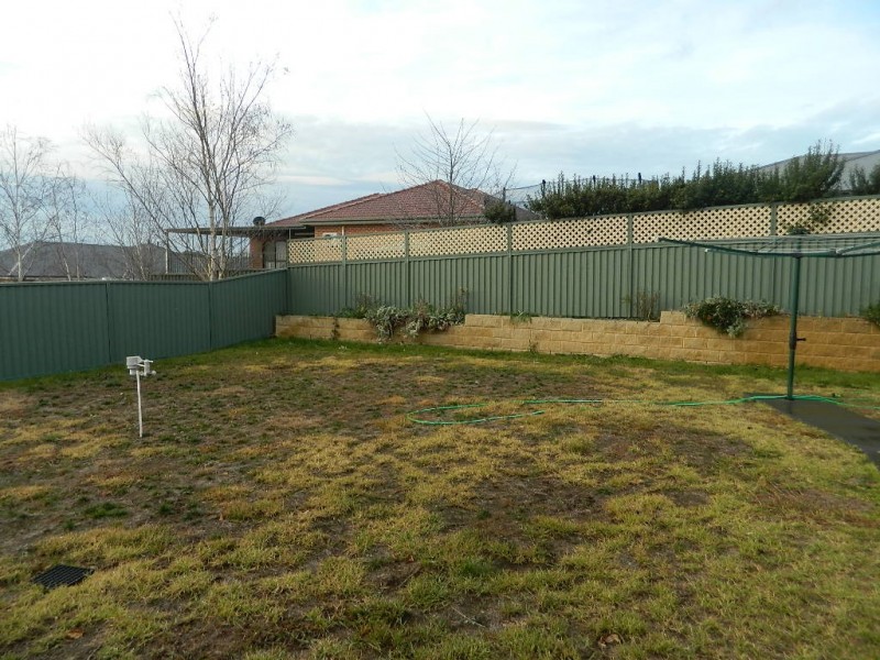 9 Cypress Cres, Bathurst NSW 2795