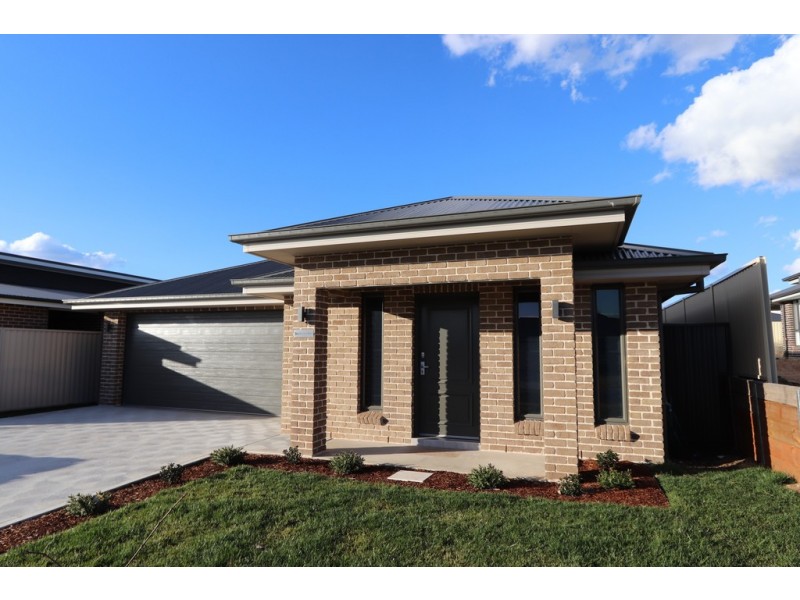 16 Basalt Way, Bathurst NSW 2795