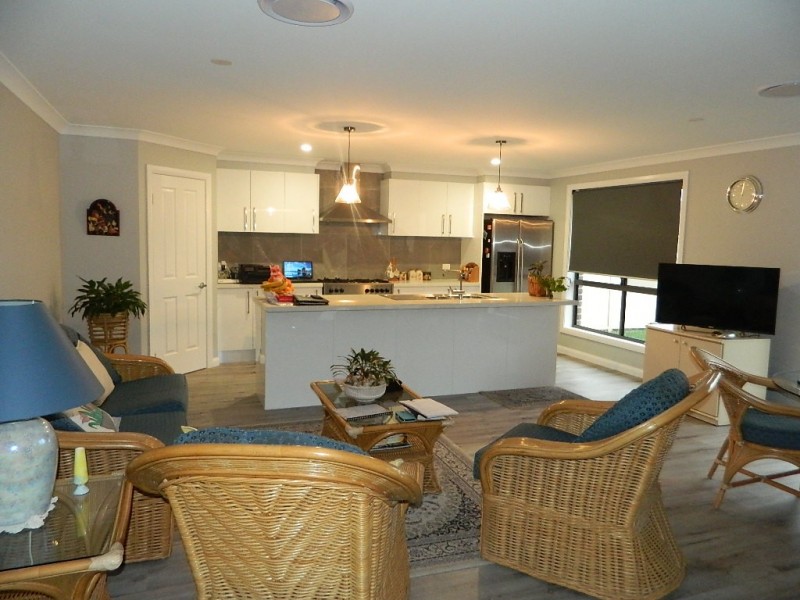 16 Basalt Way, Bathurst NSW 2795