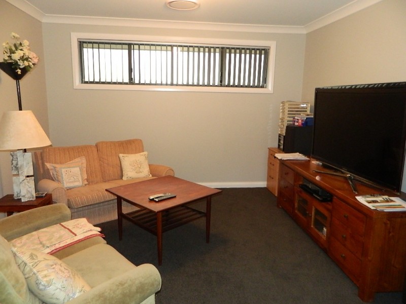 16 Basalt Way, Bathurst NSW 2795