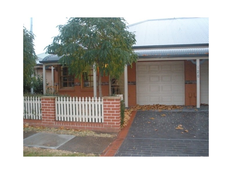 1/128 Howick St, Bathurst NSW 2795