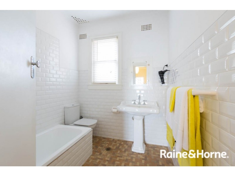 219 Hope Street, Bathurst NSW 2795