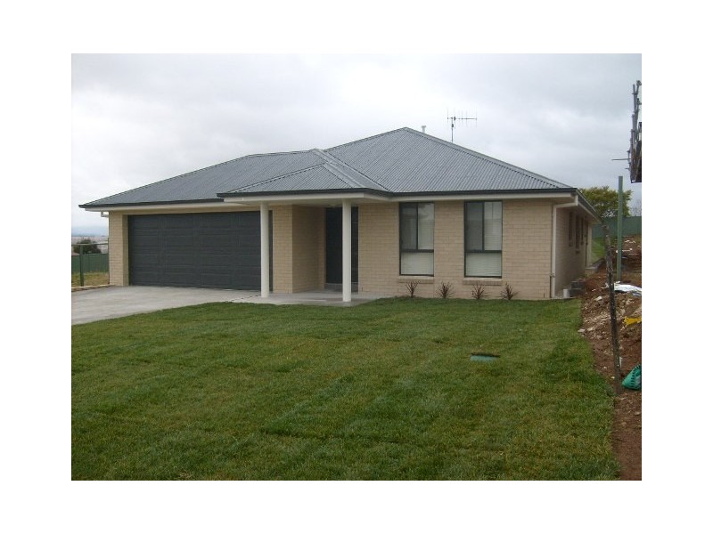 6 Blaxland Cl, Bathurst NSW 2795