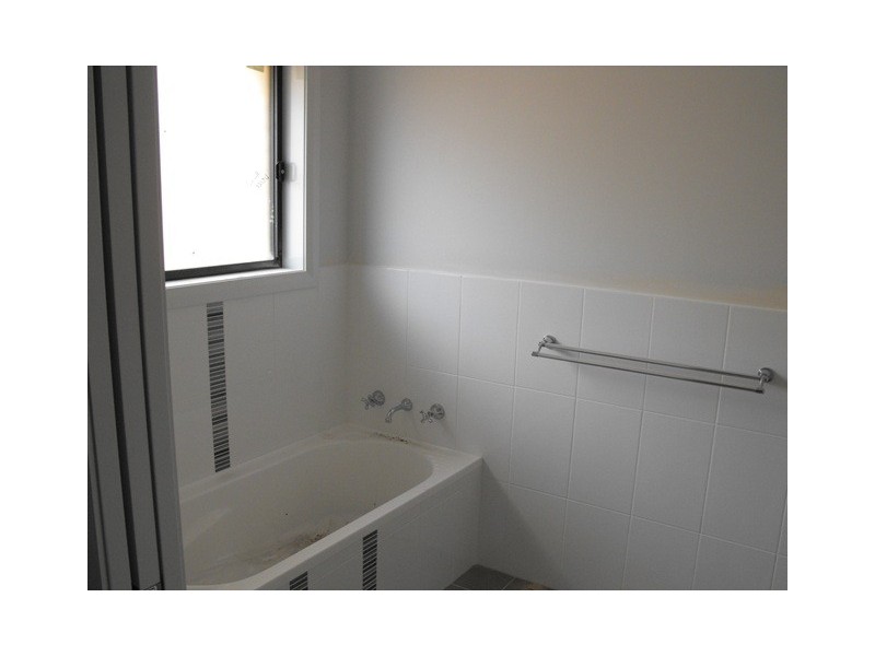 6 Blaxland Cl, Bathurst NSW 2795