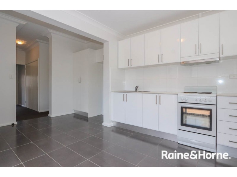 33 Stewart Street, Bathurst NSW 2795