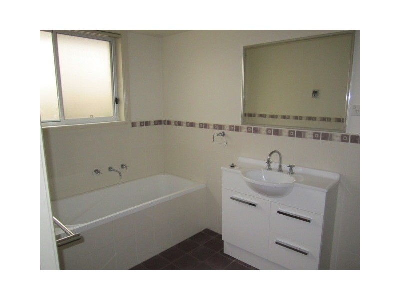 1/244 Piper, Bathurst NSW 2795