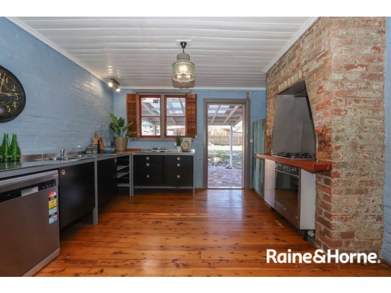27 Bant Street, Bathurst NSW 2795
