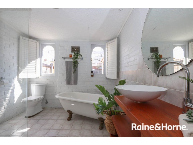 27 Bant Street, Bathurst NSW 2795