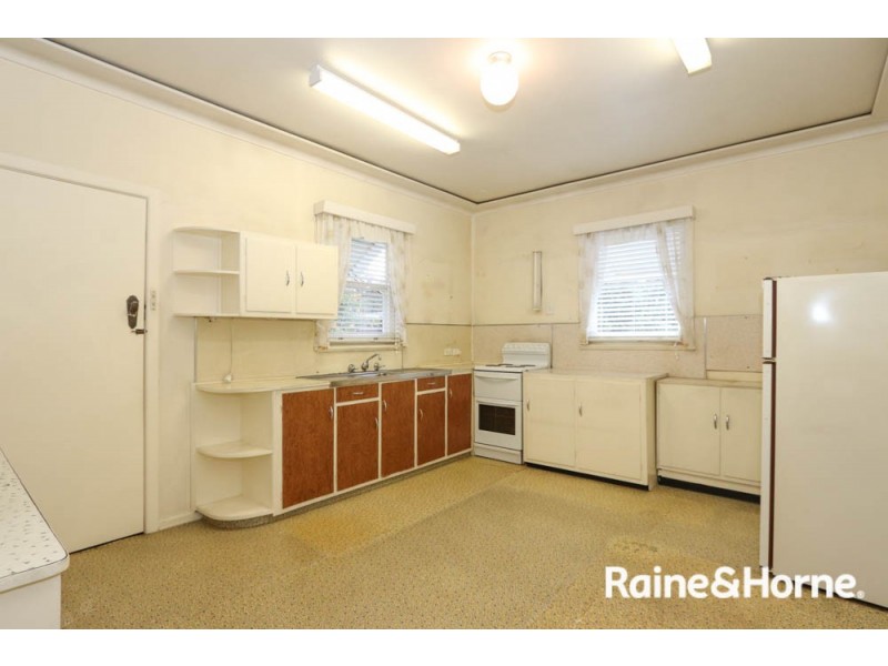 298 Keppel Street, West Bathurst NSW 2795