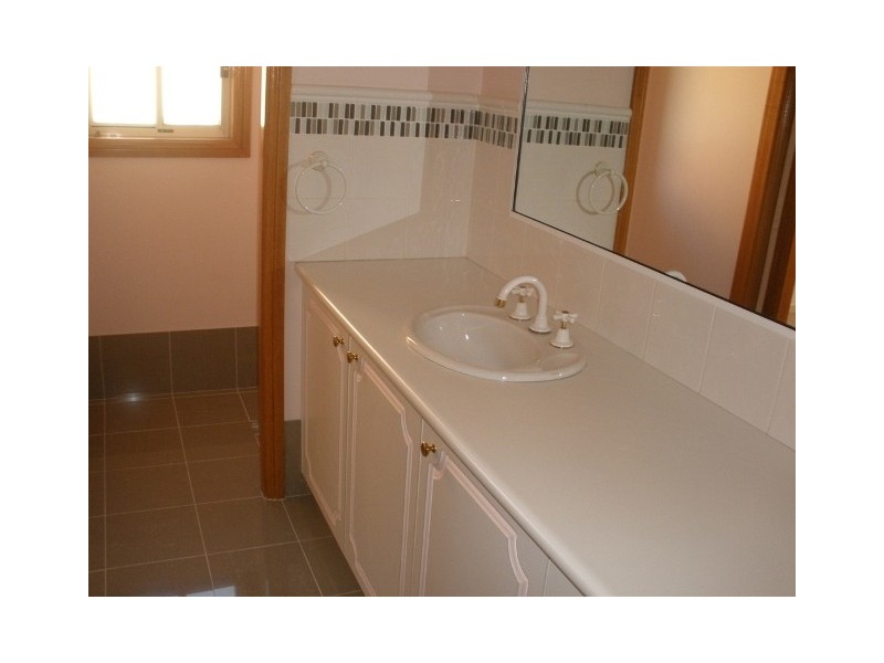 7 Maple Close, Bathurst NSW 2795