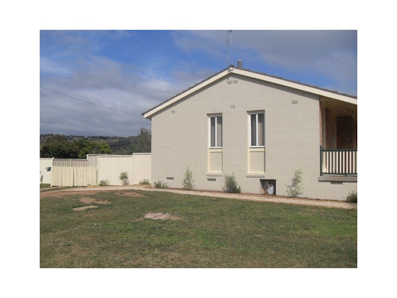 7 Aroo St, Bathurst NSW 2795