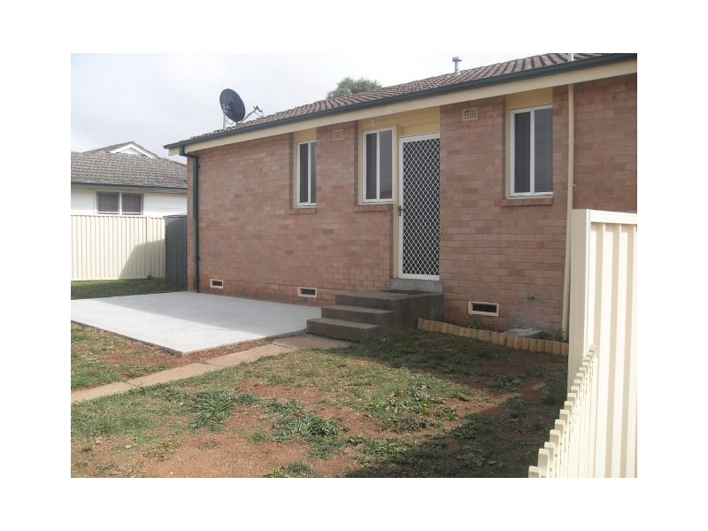 7 Aroo St, Bathurst NSW 2795
