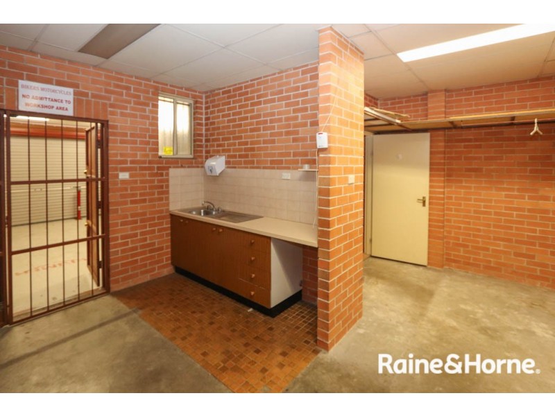 96 Bentinck Street, Bathurst NSW 2795