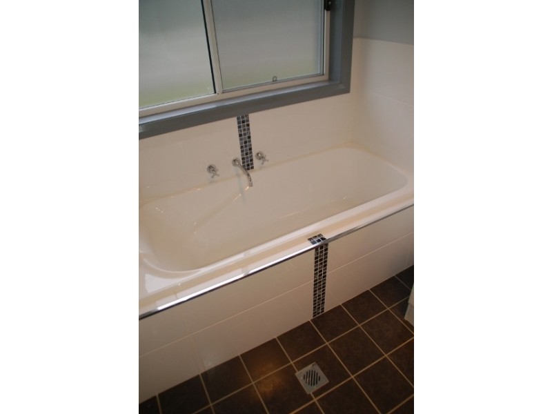 2 Douglas Ct, Kelso NSW 2795