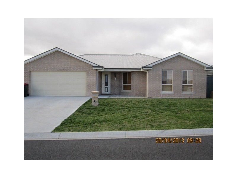 8  Cobb Place, Bathurst NSW 2795