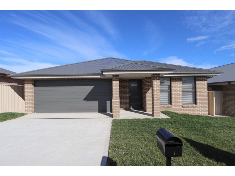 66 Basalt Way, Bathurst NSW 2795