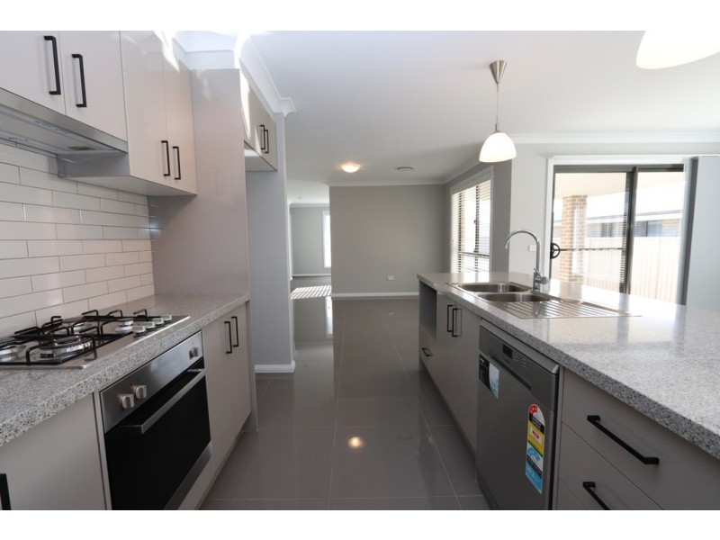 66 Basalt Way, Bathurst NSW 2795