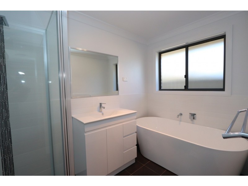 66 Basalt Way, Bathurst NSW 2795