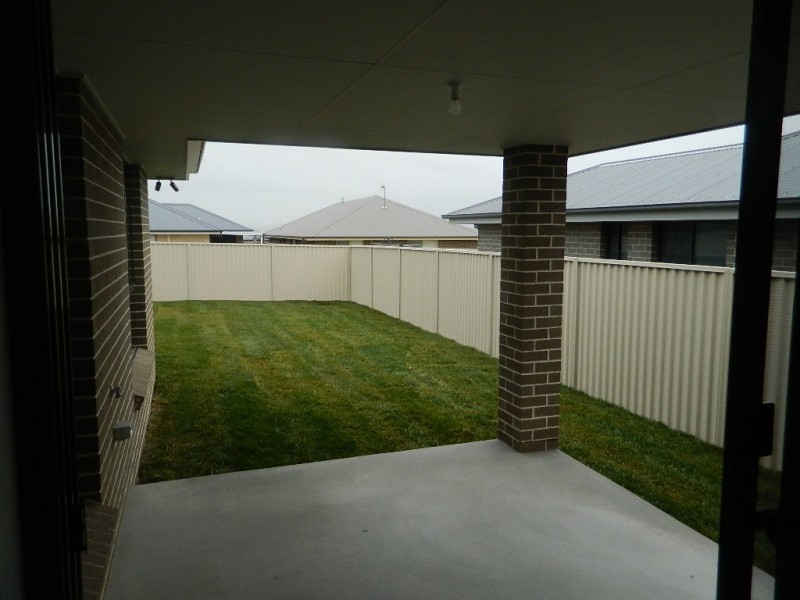 66 Basalt Way, Bathurst NSW 2795