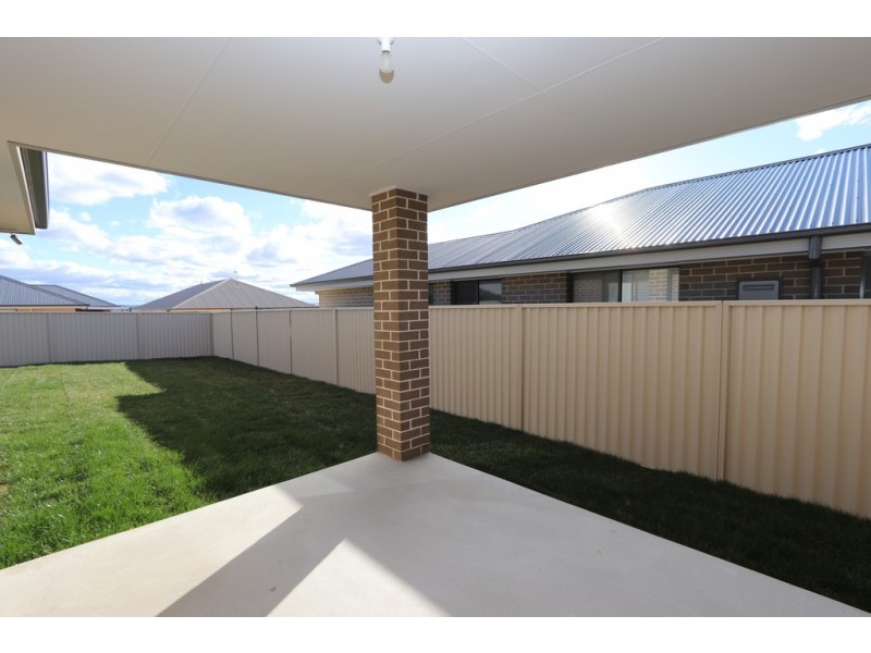 66 Basalt Way, Bathurst NSW 2795