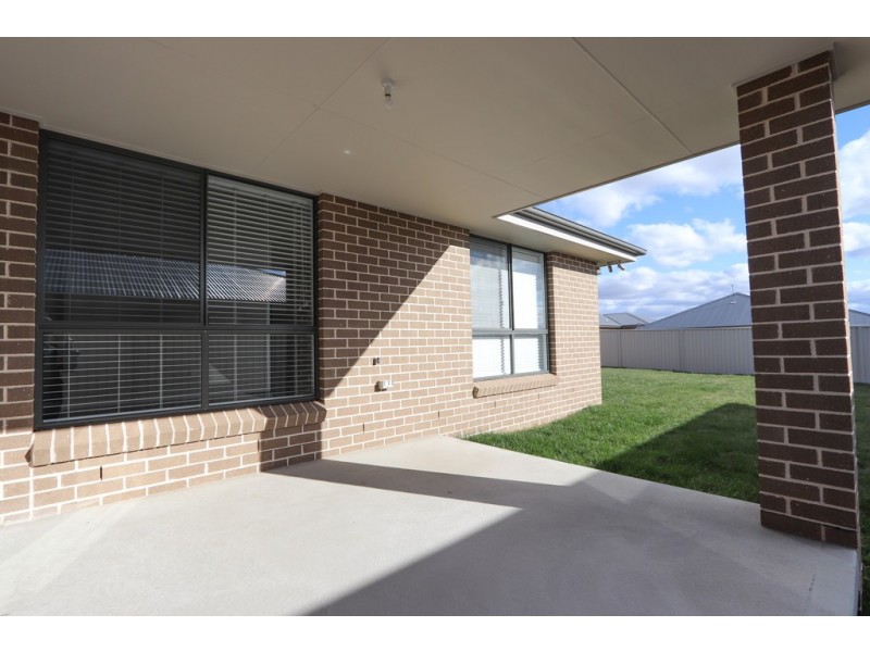 66 Basalt Way, Bathurst NSW 2795